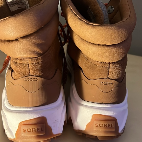 WOMEN'S KINETIC™ BREAKTHRU CONQUEST SNEAKER BOOT size 12 - Picture 3 of 5